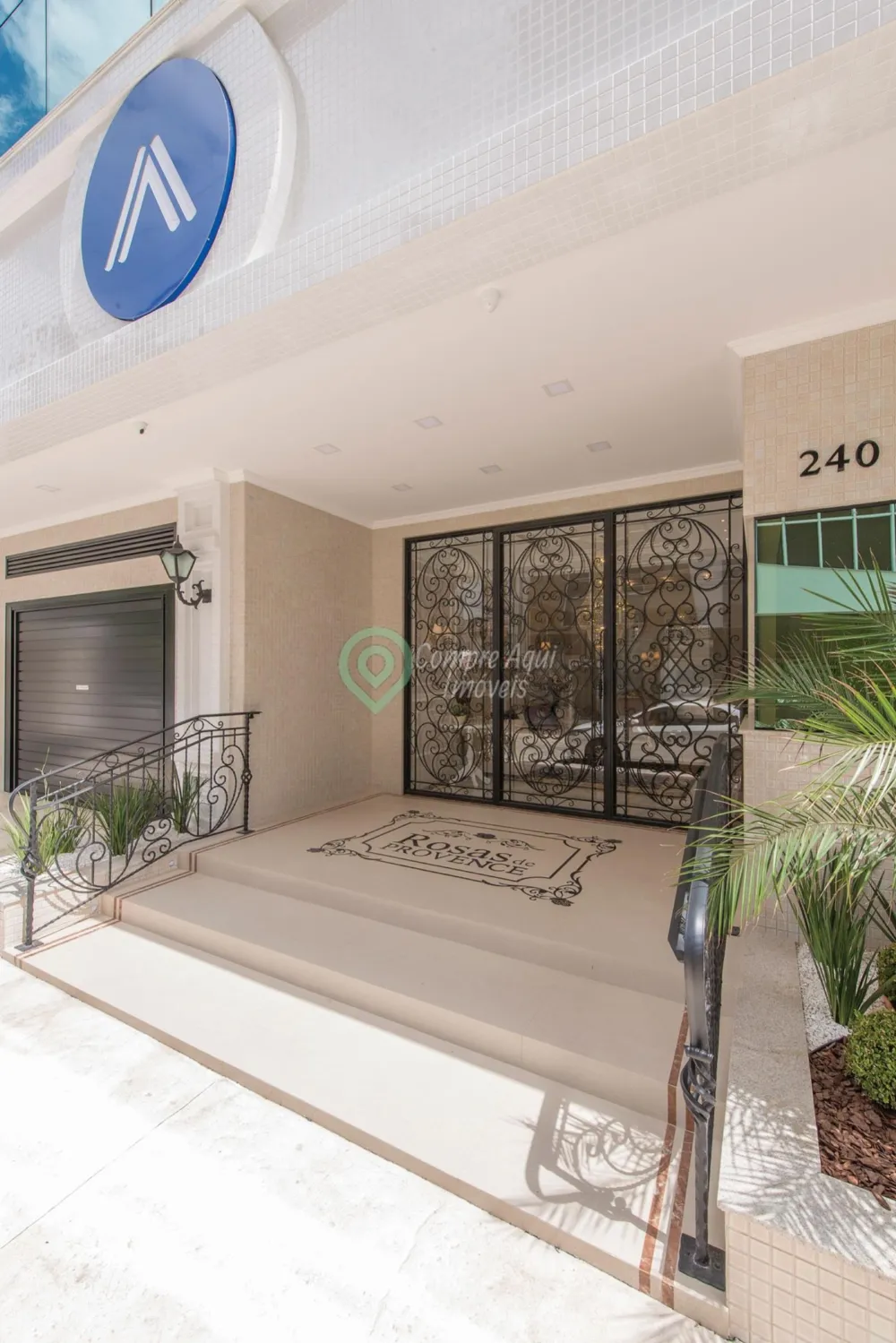 APARTAMENTO 3 SUÍTES 3 VAGAS DE GARAGEM  QUADRA MAR - MOBILIADO - MEIA PRAIA ITAPEMA