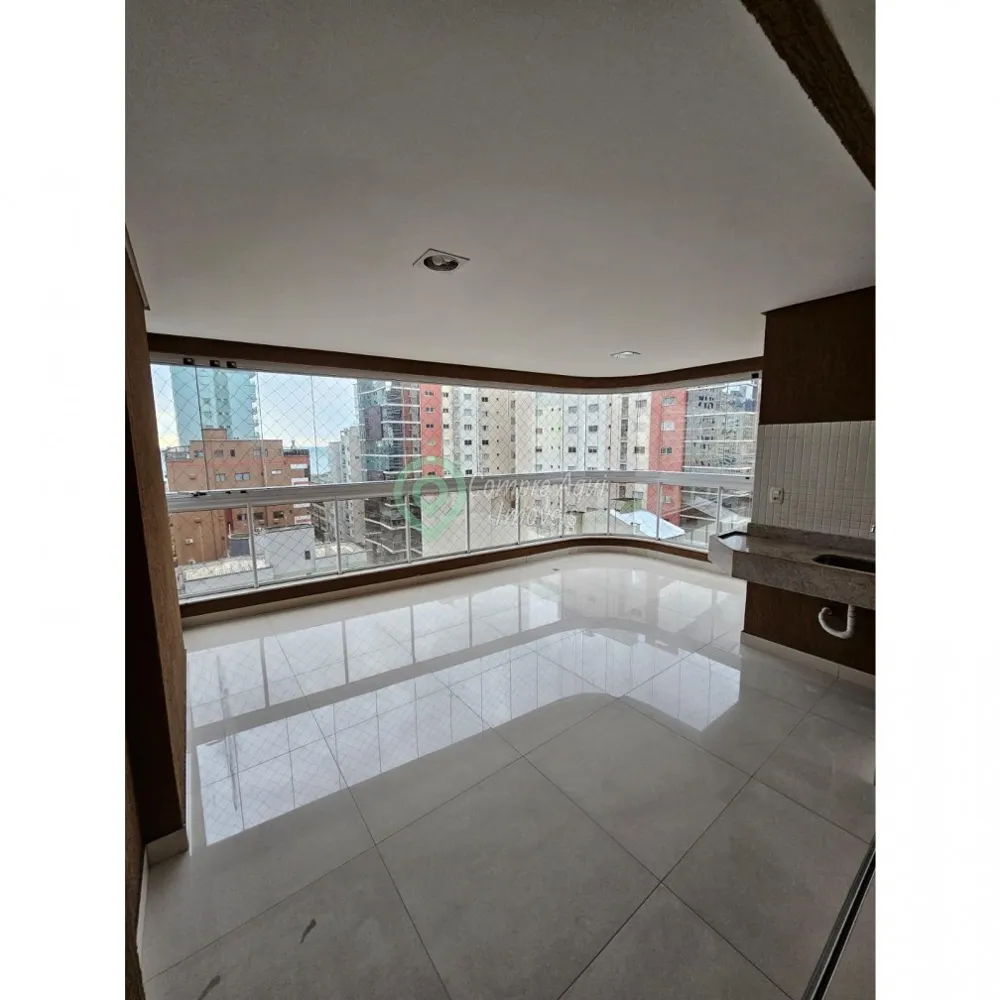 Sofisticado apartamento 3 suítes na Meia Praia em Itapema SC
